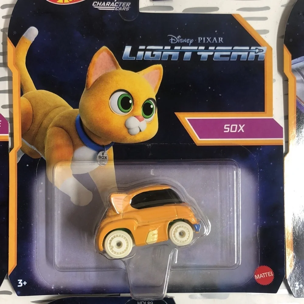 Disney hotwheels ligthyear cars